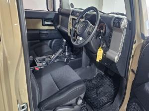 Toyota FJ Cruiser 4.0 V6 - Image 10