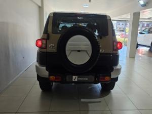 Toyota FJ Cruiser 4.0 V6 - Image 2