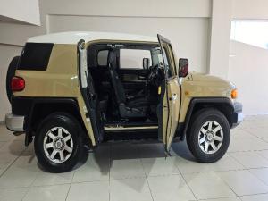Toyota FJ Cruiser 4.0 V6 - Image 5