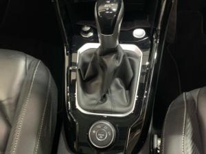 Volkswagen T-Roc 2.0TSI 4Motion R-Line - Image 10