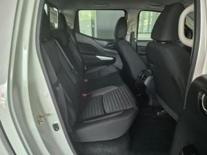 Nissan Navara 2.5DDTi double cab SE Plus manual - Image 10