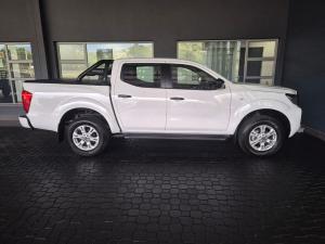 Nissan Navara 2.5DDTi double cab SE Plus manual - Image 4