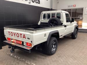 Toyota Land Cruiser 79 2.8GD-6 single cab auto - Image 2