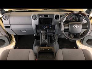 Toyota Land Cruiser 79 2.8GD-6 double cab - Image 6