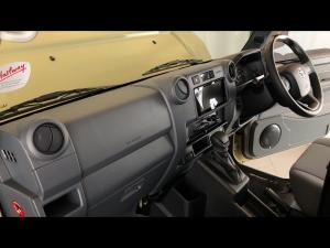 Toyota Land Cruiser 79 2.8GD-6 double cab - Image 7