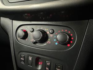 Renault Sandero 900T Stepway - Image 11