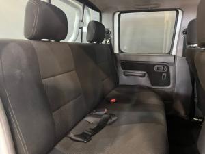 Nissan NP300 Hardbody 2.5TDi double cab 4x4 - Image 6