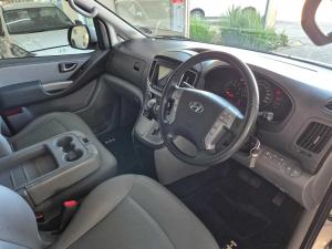 Hyundai H-1 2.5 Crdi A/T/ 2.5 Elite automatic - Image 11