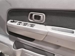 Nissan NP300 Hardbody 2.5TDi double cab 4x4 - Image 14