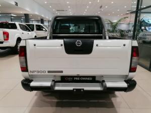 Nissan NP300 Hardbody 2.5TDi double cab 4x4 - Image 4