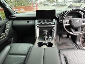 Toyota Land Cruiser 300 3.5T ZX - Image 7