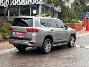 Toyota Land Cruiser 300 3.5T ZX - Image 3