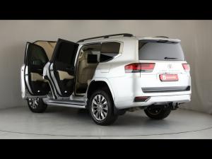 Toyota Land Cruiser 300 3.3D ZX - Image 10