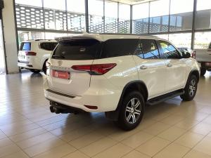 Toyota Fortuner 2.4GD-6 manual - Image 2