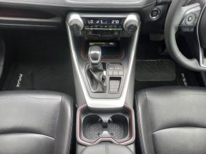 Toyota RAV4 2.0 VX - Image 12