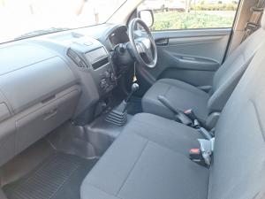 Isuzu D-Max Gen 6 250c single cab - Image 7