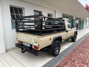 Toyota Land Cruiser 79 2.8GD-6 single cab auto - Image 2