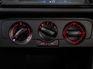 Volkswagen Polo Vivo hatch 1.4 Life - Image 16