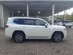 Toyota Land Cruiser 300 3.5T ZX - Image 3