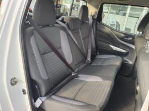 Nissan Navara 2.5DDTi double cab SE auto - Image 9