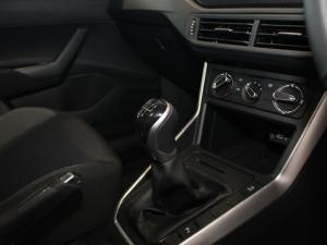 Volkswagen Polo hatch 1.0TSI Life manual - Image 10