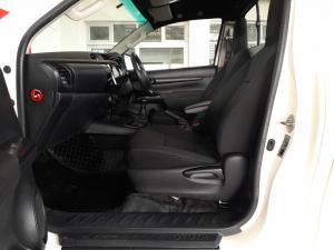 Toyota Hilux 2.4GD-6 4x4 SRX - Image 23