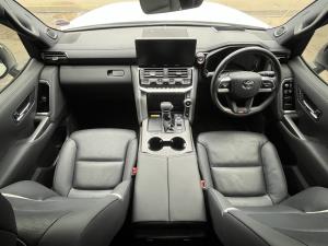 Toyota Land Cruiser 300 3.3D GR-Sport - Image 10