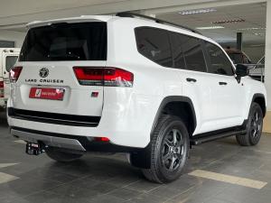 Toyota Land Cruiser 300 3.3D GR-Sport - Image 3