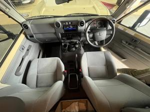 Toyota Land Cruiser 79 2.8GD-6 double cab - Image 16