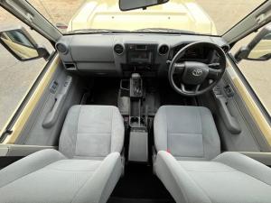 Toyota Land Cruiser 79 2.8GD-6 double cab - Image 17