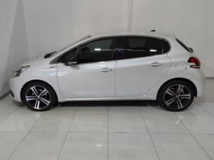 Peugeot 208 1.2T GT Line auto - Image 2