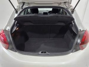 Peugeot 208 1.2T GT Line auto - Image 5
