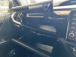 Toyota Hilux 2.8GD-6 double cab 4x4 Raider auto - Image 19