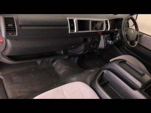 Toyota Hiace 2.5D-4D bus 14-seater GL - Image 7