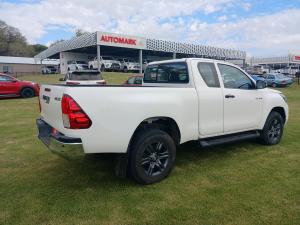 Toyota Hilux 2.4GD-6 Xtra cab Raider manual - Image 3
