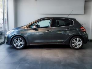 Peugeot 208 5-door 1.6 Allure - Image 11
