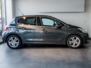 Peugeot 208 5-door 1.6 Allure - Image 2