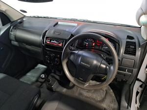 Isuzu D-Max Gen 6 250 single cab Fleetside safety - Image 8