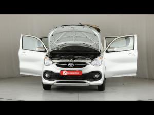 Toyota Vitz 1.0 XR manual - Image 15