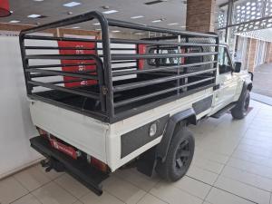 Toyota Land Cruiser 79 4.0 V6 single cab - Image 2