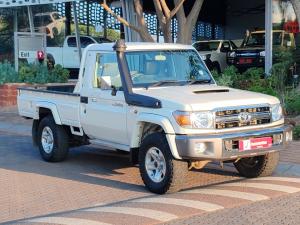 Toyota Land Cruiser 79 4.5D-4D V8 single cab LX - Image 1