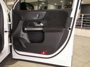 Mercedes-Benz GLB GLB220d 4Matic Progressive - Image 9