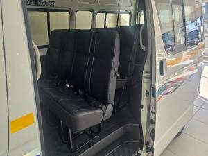 Toyota QUANTUM/HIACE 2.5 D-4D Sesfikile 16s - Image 8