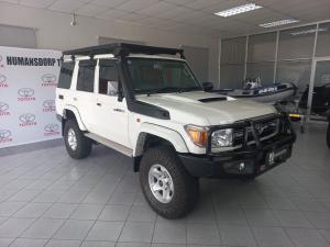 Toyota Land Cruiser 76 4.5D-4D V8 station wagon LX - Image 1