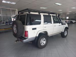 Toyota Land Cruiser 76 4.5D-4D V8 station wagon LX - Image 2