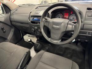 Isuzu D-Max Gen 6 250 single cab Fleetside safety - Image 10