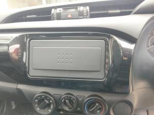 Toyota Hilux 2.0 single cab S (aircon) - Image 12