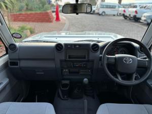 Toyota Land Cruiser 79 4.5D-4D V8 single cab LX - Image 6