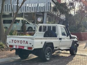 Toyota Land Cruiser 79 4.5D-4D V8 single cab LX - Image 2