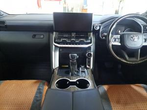 Toyota Land Cruiser 300 3.3D ZX - Image 11